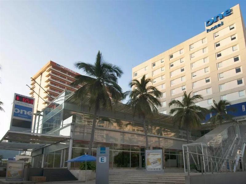ホテル One Acapulco Costera エクステリア 写真