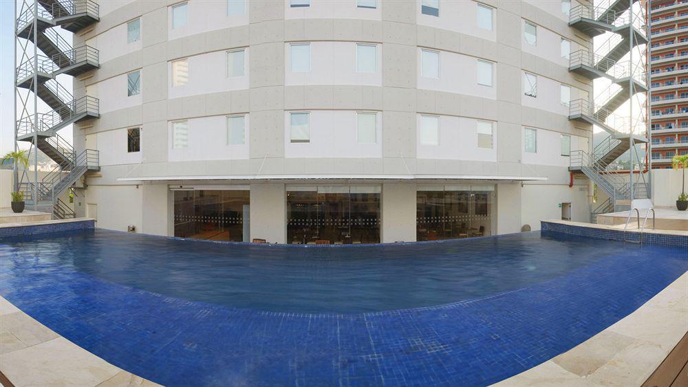 ホテル One Acapulco Costera エクステリア 写真